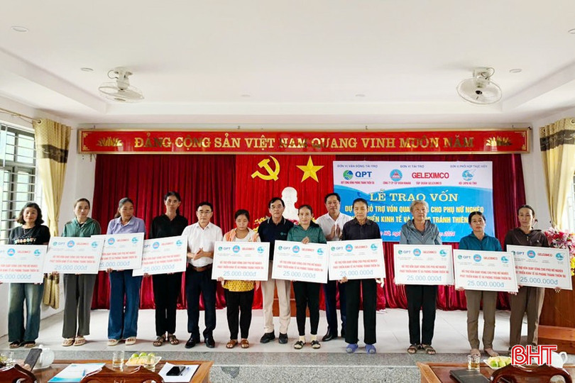 Trao biển hỗ trợ vốn vay quay vòng cho các chị em phụ nữ nghèo, đơn thân ở xã Hồng Lộc. bqbht_br_2-copy.jpg