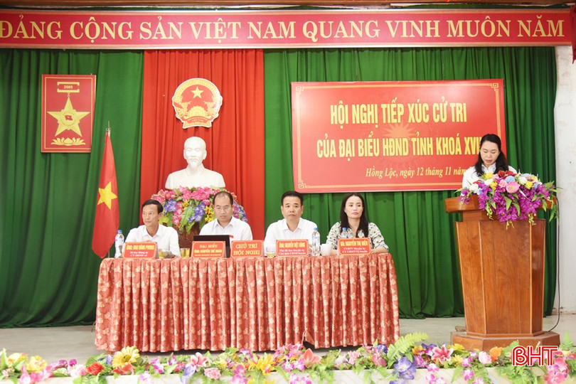 Đại diện Tổ đại biểu HĐND tỉnh bầu tại Lộc Hà báo cáo các vấn đề có liên quan trước cử tri. bqbht_br_dsc-1905-copy.jpg