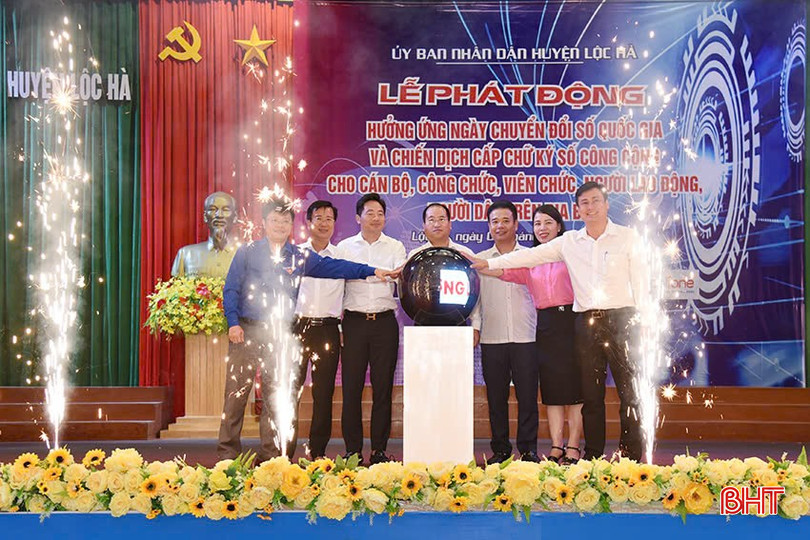 Chuyển đổi số luôn là nhiệm vụ được cấp ủy, chính quyền và Nhân dân Lộc Hà quan tâm, đẩy mạnh. z5919411718135-021a1f69fe83a19af3bec4e1bb6f10b0-5079.jpg