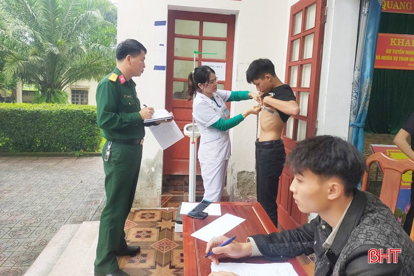 Công tác khám sơ tuyển nghĩa vụ quân sự ở xã Quang Diệm (Hương Sơn) được thực hiện công khai, dân chủ, chính xác, đúng quy trình và quy định. bqbht_br_2-copy.jpg