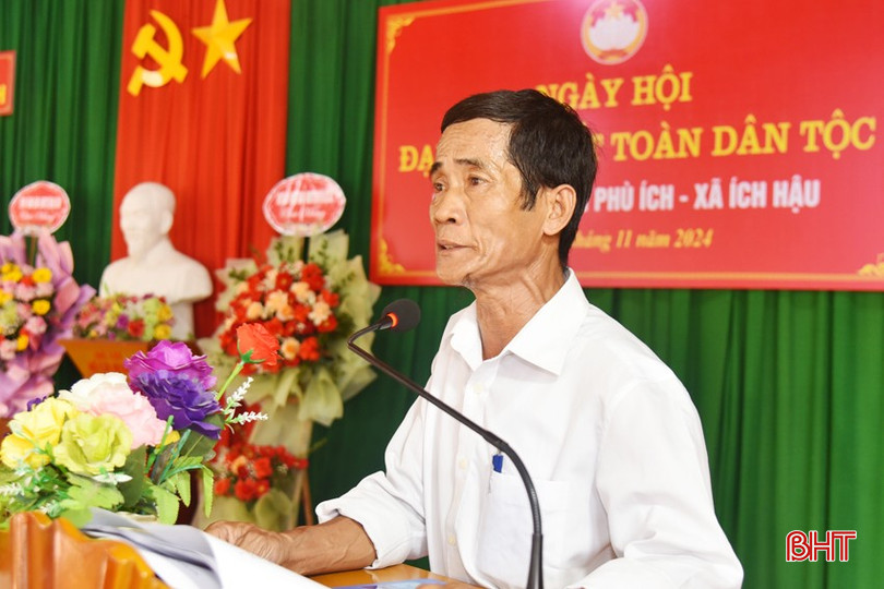 Ông Hoàng Văn Hòa - Bí thư Chi bộ thôn Phù Ích báo cáo tình hình phát triển KT - XH, đảm bảo QP - AN, xây dựng khối đại đoàn kết trong năm qua trên địa bàn. bqbht_br_dsc-2060-copy.jpg