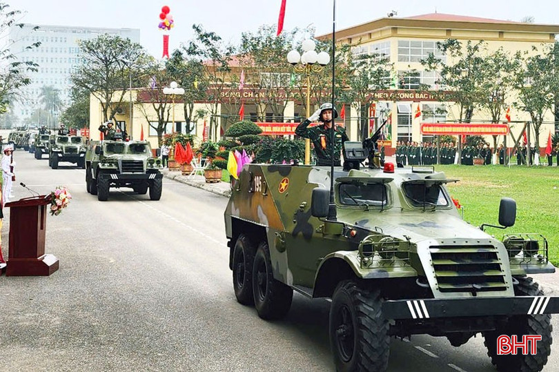 Phân đội xe thiết giáp, xe đặc chủng diễu hành trong lễ ra quân huấn luyện năm 2025. bqbht_br_anh-5.jpg