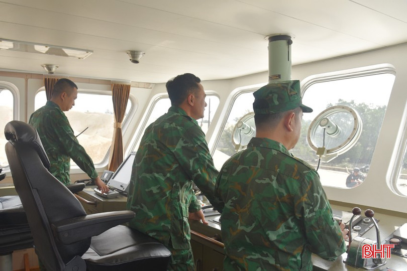 Cán bộ, nhân viên tàu BP 34-19-01 (Hải đội 102) sẵn sàng lên đường làm nhiệm vụ tuần tra bảo vệ chủ quyền biển đảo kết hợp chống khai thác IUU. bqbht_br_5.jpg