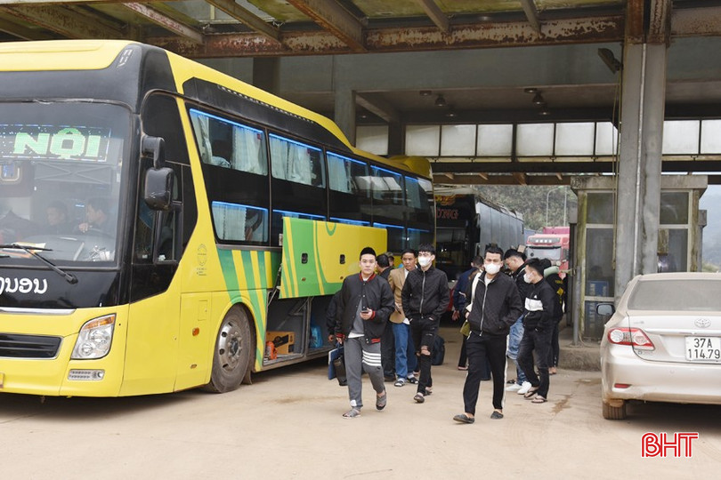 Dịp cuối năm, lượng người, phương tiện, hàng hóa qua lại Cửa khẩu quốc tế Cầu Treo tăng cao nên đặt ra nhiều áp lực trong việc đảm bảo an ninh, an toàn. bqbht_br_dsc-9687-copy.jpg