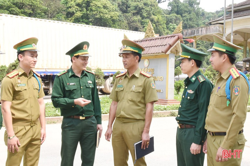 BĐBP Cầu Treo trao đổi thông tin, tình hình với Đồn Công an Nậm Phao bảo vệ biên giới, bảo vệ cửa khẩu và phòng chống tội phạm tốt hơn. (Ảnh tư liệu) bqbht_br_dsc-3670-copy.jpg