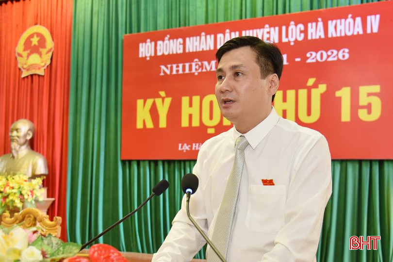Phó Chủ tịch UBND huyện Nguyễn Việt Cường báo cáo tại kỳ họp DSC_8598 - Copy.JPG