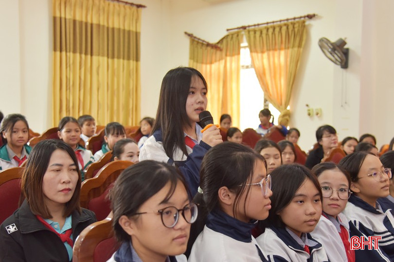 Em Phạm Hoàng Bảo Trâm thuộc Liên đội Trường THCS Thạch Kim mong muốn các cấp, ngành đảm bảo an toàn trên cung đường đến trường của học sinh. bqbht_br_dsc-2649-copy.jpg
