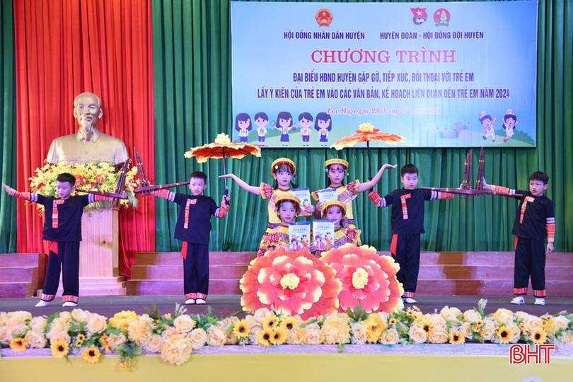 Tiết mục văn nghệ do các em trình diễn. bqbht_br_dsc-2582-copy.jpg