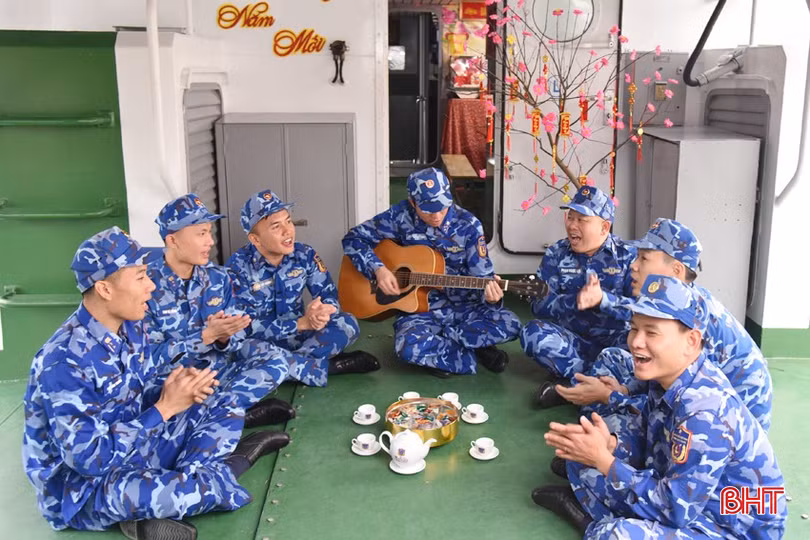 Những người lính Hải đội 102 (đóng tại huyện Nghi Xuân, Hà Tĩnh) tự hào, sát cánh cùng nhau bảo vệ chủ quyền biển đảo thiêng liêng.