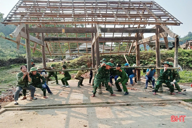 Giúp đỡ cư dân biên giới "an cư lạc nghiệp" là "mệnh lệnh trái tim" của những người lính quân hàm xanh ở Đồn Biên phòng Hương Quang. bqbht_br_2124-copy.jpg