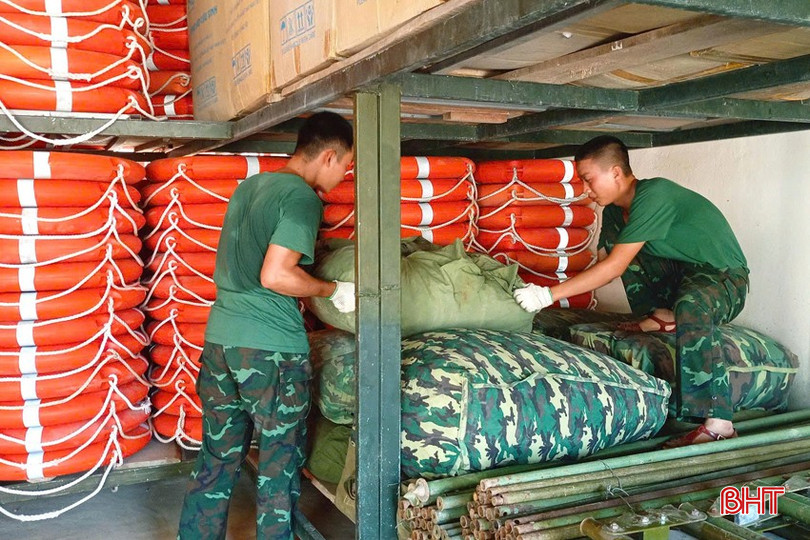Ban Chỉ huy PTKV 2 - Kỳ Anh chuẩn bị áo phao, lều bạt và dụng cụ sẵn sàng phòng chống thiên tai. bqbht_br_5-copy.jpg
