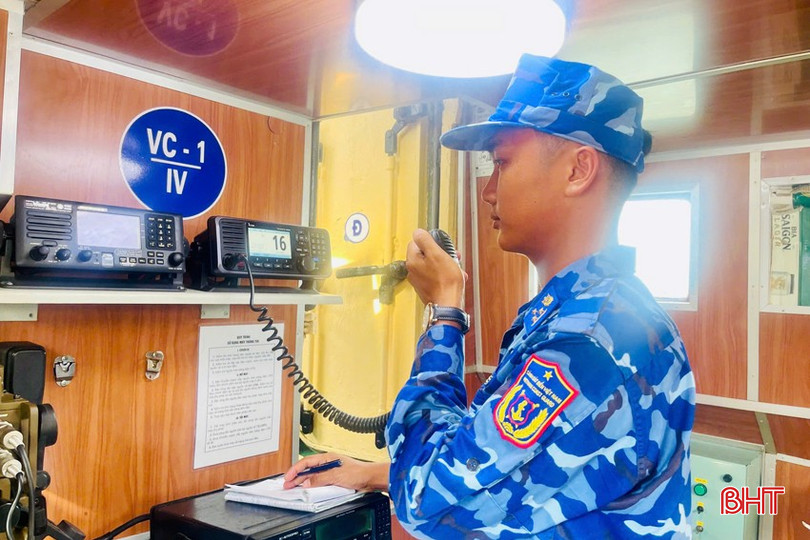 CBCS Tàu 1014 (Hải đội 102) liên lạc kêu gọi tàu thuyền của ngư dân vào nơi tránh trú. bqbht_br_3-copy.jpg