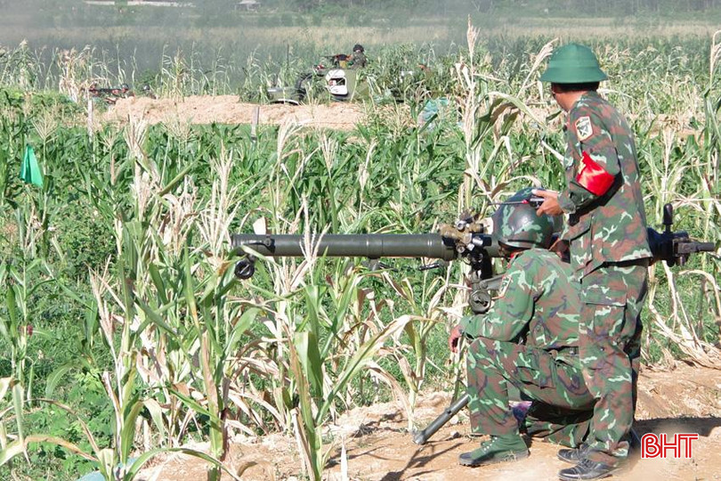 Phân đội súng máy DKZ của lực lượng DBĐV huyện Hương Khê phối hợp thực hành đánh địch xâm nhập biên giới. 7.jpg
