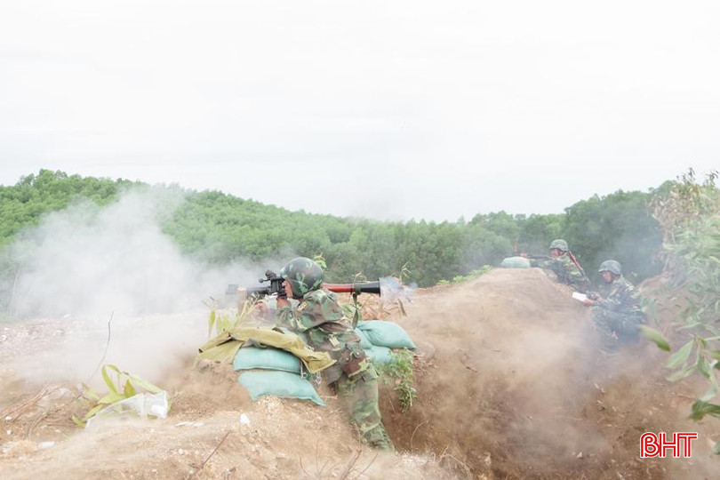 LLVT huyện Can Lộc diễn tập thực binh “đánh địch đổ bộ đường không”. 1 - Copy.JPG