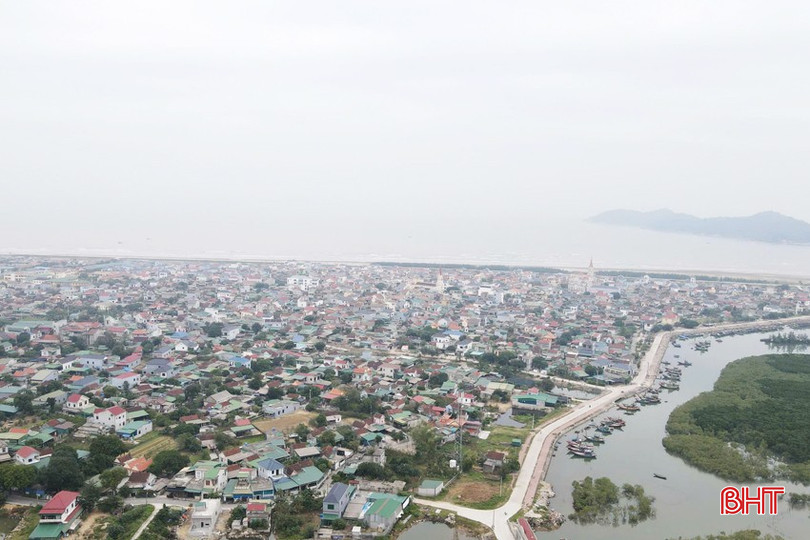 Khai thác, chế biến, kinh doanh hải sản đã giúp xã Thạch Kim có được bức tranh trù phú, người dân có cuộc sống sung túc. bqbht_br_z6421172839241-68b18d3e2d9ae7d526e89397877fecec.jpg