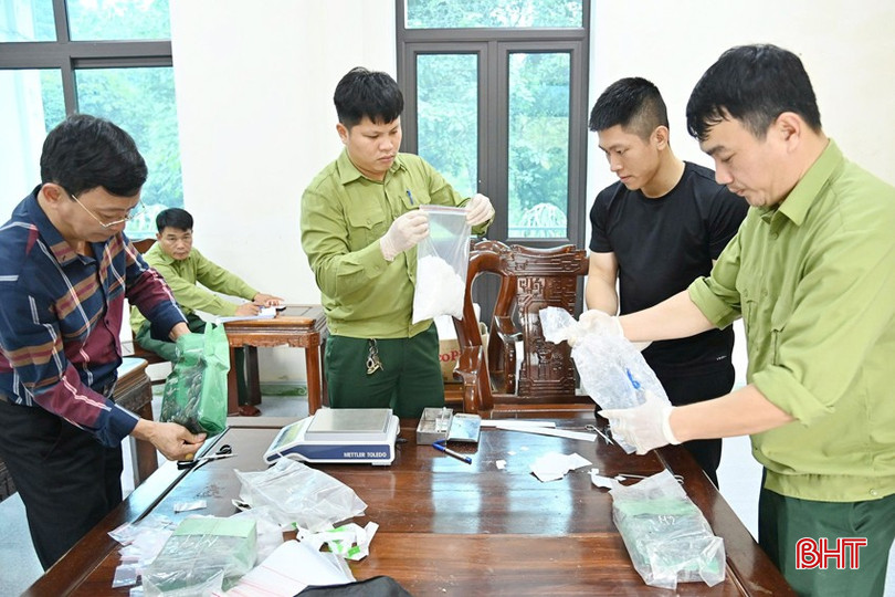 Lực lượng chức năng kiểm tra, giám định các loại ma túy thu được qua các chuyên án, vụ án. bqbht_br_6.jpg