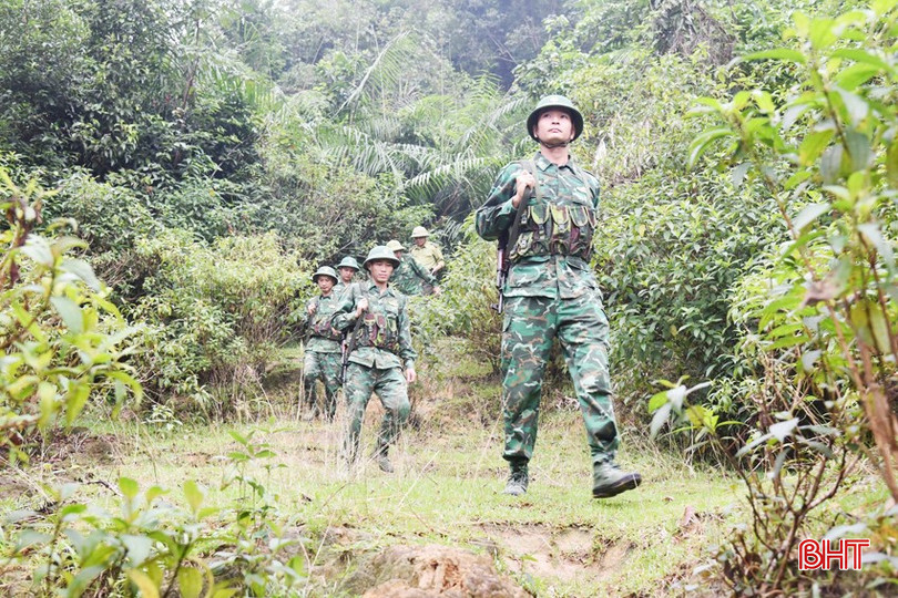 BĐBP Hòa Hải (Hương Khê) tăng cường tuần tra, kiểm soát đường biên để ngăn chặn tội phạm ma túy. bqbht_br_4.jpg