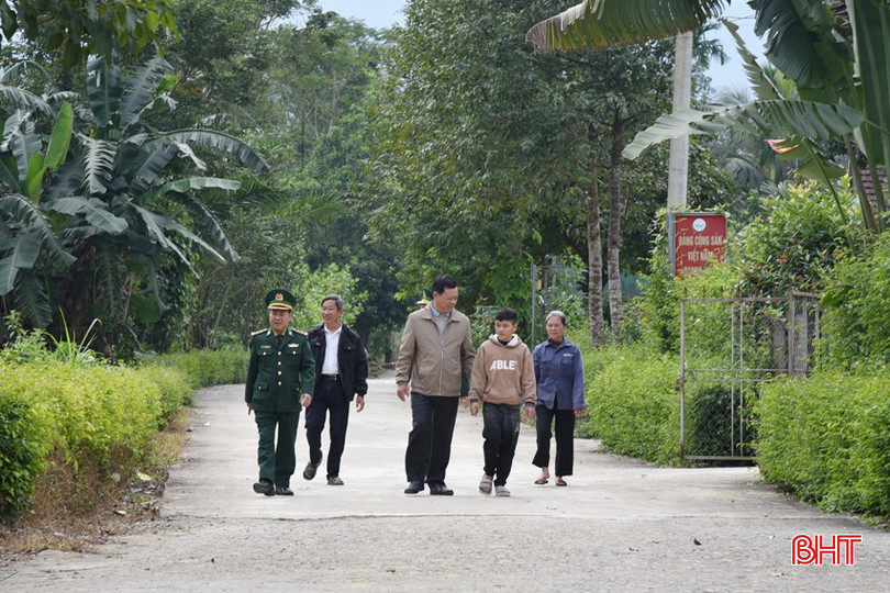 BĐBP Cầu Treo thường xuyên bám sát địa bàn để đảm bảo Làng Chè (xã Sơn Kim 2) luôn bình yên. bqbht_br_dsc-0156-copy.jpg