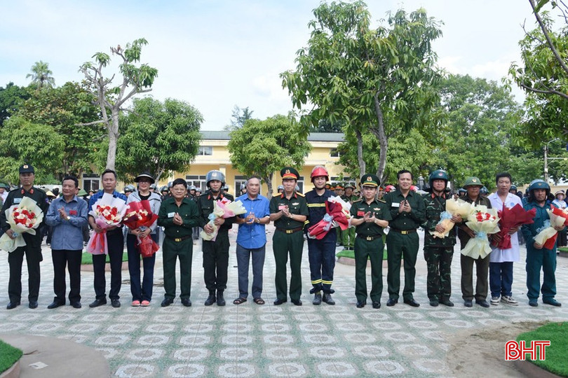 Khen thưởng các tập thể, cá nhân có thành tích xuất sắc trong diễn tập khu vực phòng thủ huyện Thạch Hà năm 2024. bqbht_br_4-copy.jpg