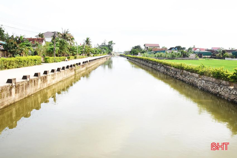 Kênh Hồng Tân (đoạn qua xã Tân Lộc) được đầu tư 7 tỷ đồng để phục vụ nước tưới cho đồng ruộng. DSC_0935 - Copy.JPG