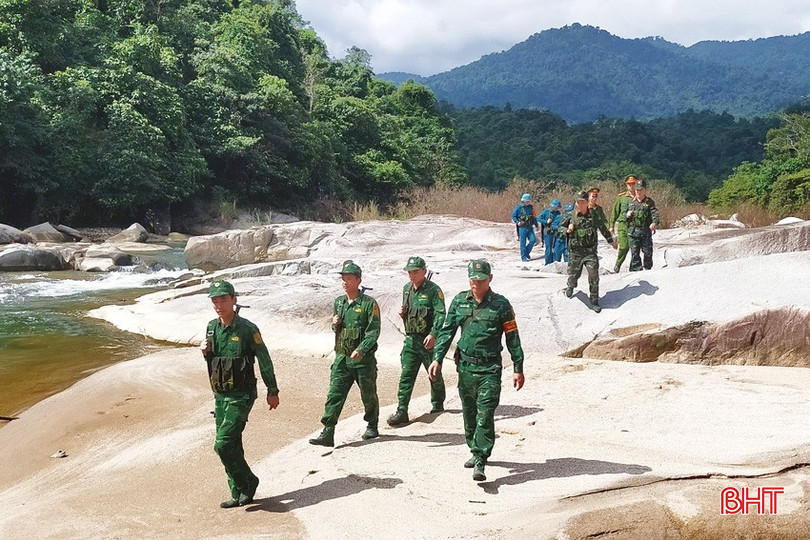Lực lượng quân sự, biên phòng, công an phối hợp tuần tra khu vực biên giới Sơn Kim 1 (Hương Sơn). bqbht_br_anh-2-copy.jpg