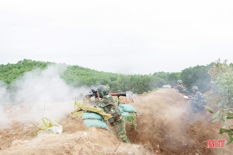 Trung đoàn 841 thực hiện diễn tập chiến đấu tiến công địch đổ bộ đường không. bqbht_br_anaan.jpg