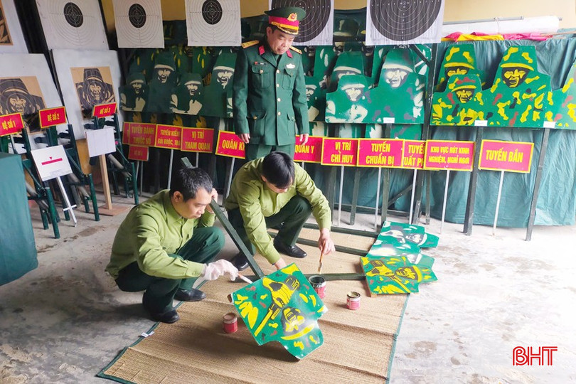 Ban CHQS huyện Hương Sơn chuẩn bị mô hình, học cụ huấn luyện. bqbht_br_hs-copy.jpg