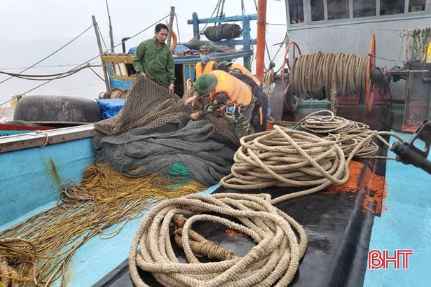 Bắt 2 tàu cá Nghệ An vào vùng biển Hà Tĩnh khai thác sai quy định