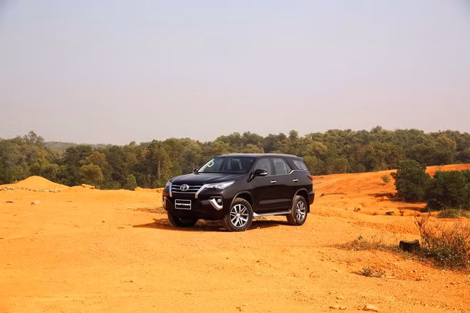 Toyota Fortuner 2021 lần đầu lộ diện rõ nét