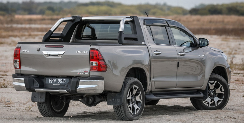 Ra mắt Toyota Hilux thế hệ mới - thay đổi diện mạo, tinh chỉnh động cơ