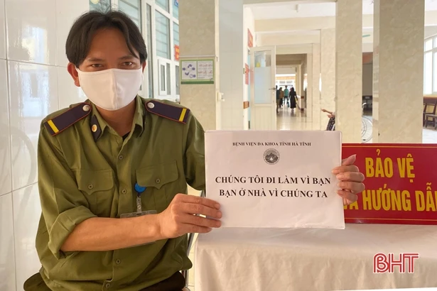 Bác sỹ Hà Tĩnh truyền tải mạnh mẽ thông điệp “Chúng tôi đi làm vì bạn. Bạn hãy ở nhà vì chúng ta”