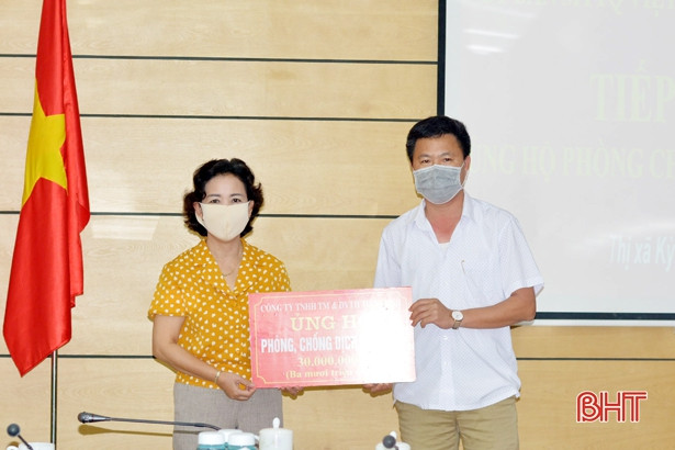 Cơ quan, doanh nghiệp TX Kỳ Anh ủng hộ 482 triệu đồng phòng dịch Covid-19