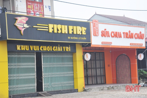 Cơ sở kinh doanh, dịch vụ đóng cửa phòng dịch, phố xá Hà Tĩnh vắng người qua lại