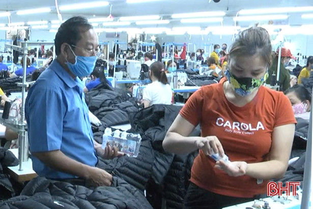 Công đoàn Hà Tĩnh hỗ trợ người lao động phòng dịch Covid-19