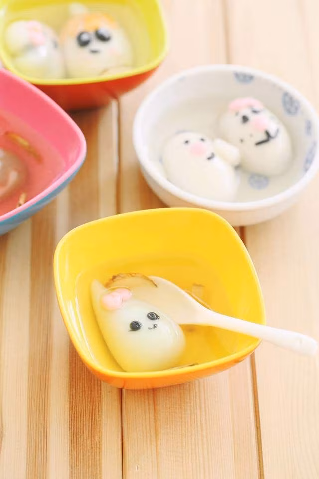 Trổ tài làm những đĩa bánh trôi “đẹp không nỡ ăn” trong ngày tết Hàn thực