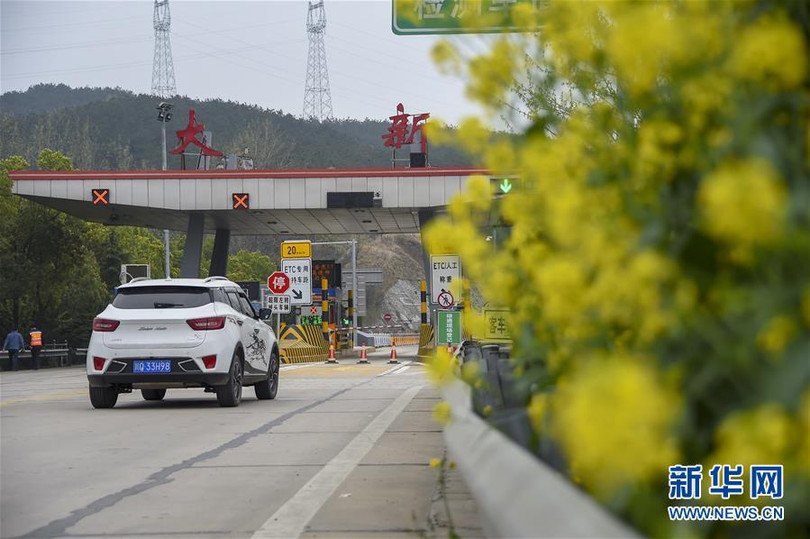 Người dân lũ lượt rời tâm dịch Hồ Bắc ngay khi hết phong tỏa