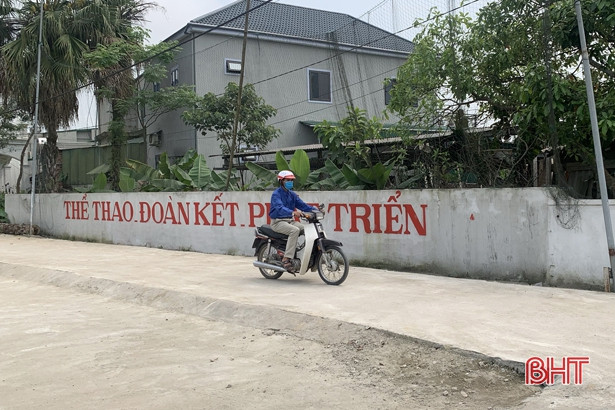 Người dân Tân Lâm Hương không tiếc của khi đóng góp xây dựng công trình thể thao