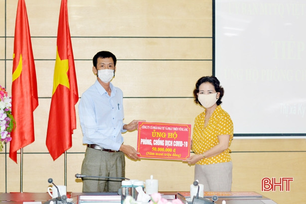Cơ quan, doanh nghiệp TX Kỳ Anh ủng hộ 482 triệu đồng phòng dịch Covid-19