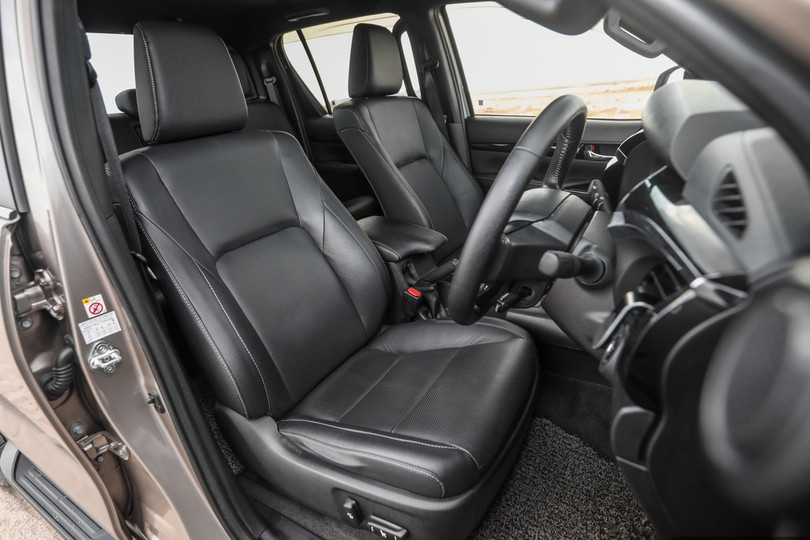 Ra mắt Toyota Hilux thế hệ mới - thay đổi diện mạo, tinh chỉnh động cơ