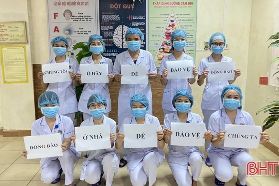 Bác sỹ Hà Tĩnh truyền tải mạnh mẽ thông điệp “Chúng tôi đi làm vì bạn. Bạn hãy ở nhà vì chúng ta”