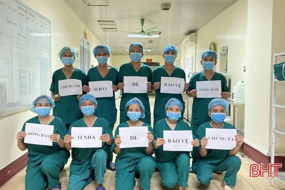 Bác sỹ Hà Tĩnh truyền tải mạnh mẽ thông điệp “Chúng tôi đi làm vì bạn. Bạn hãy ở nhà vì chúng ta”