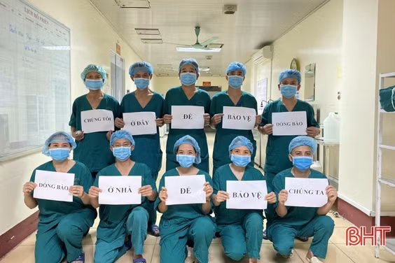 Bác sỹ Hà Tĩnh truyền tải mạnh mẽ thông điệp “Chúng tôi đi làm vì bạn. Bạn hãy ở nhà vì chúng ta”