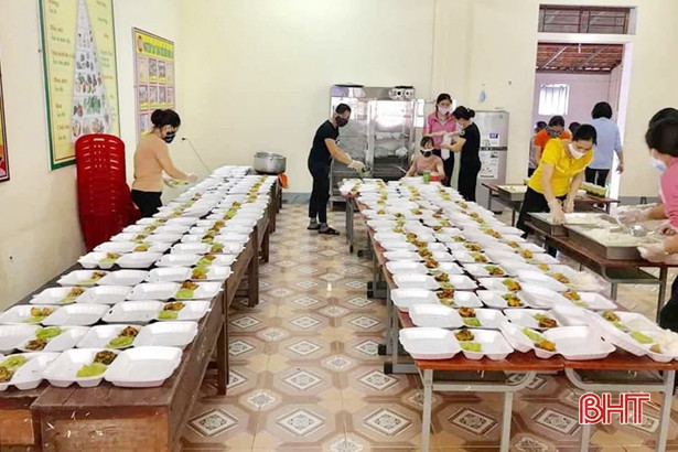 Ngành Giáo dục Thạch Hà ủng hộ 341 triệu đồng phòng chống dịch Covid-19