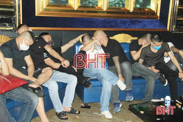 Bắt 76 đối tượng phê ma túy giữa lúc cộng đồng đang chống dịch Covid-19