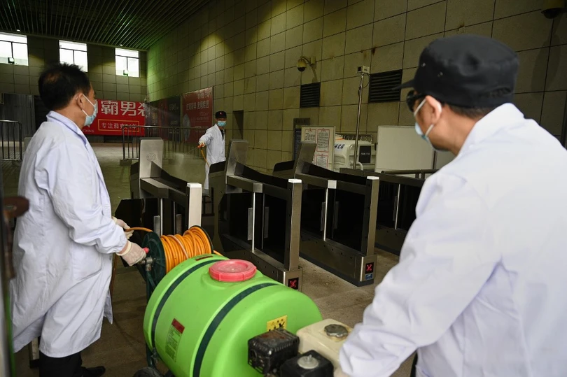 Người dân lũ lượt rời tâm dịch Hồ Bắc ngay khi hết phong tỏa