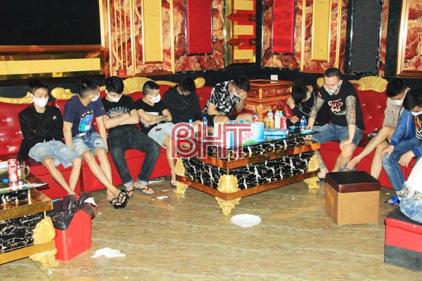 76 người dự “đại tiệc” ma túy… trong quán Karaoke 