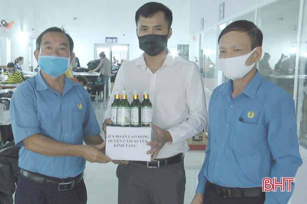 Công đoàn Hà Tĩnh hỗ trợ người lao động phòng dịch Covid-19