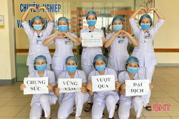 Bác sỹ Hà Tĩnh truyền tải mạnh mẽ thông điệp “Chúng tôi đi làm vì bạn. Bạn hãy ở nhà vì chúng ta”
