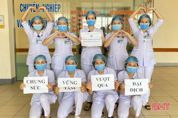 Bác sỹ Hà Tĩnh truyền tải mạnh mẽ thông điệp “Chúng tôi đi làm vì bạn. Bạn hãy ở nhà vì chúng ta”