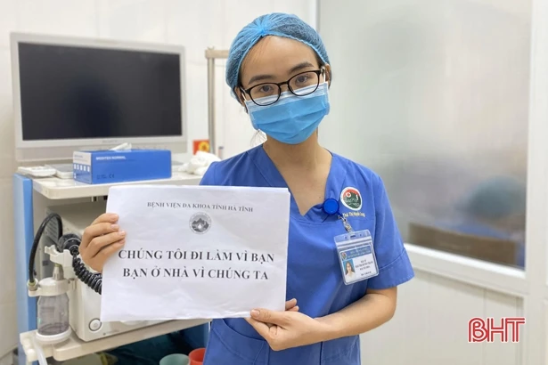 Bác sỹ Hà Tĩnh truyền tải mạnh mẽ thông điệp “Chúng tôi đi làm vì bạn. Bạn hãy ở nhà vì chúng ta”